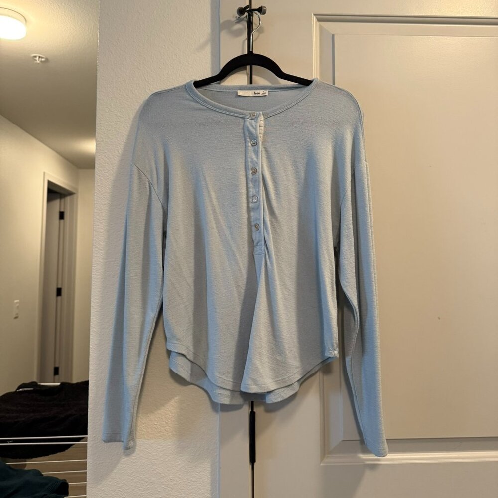 Wilfred‎ Free Top
